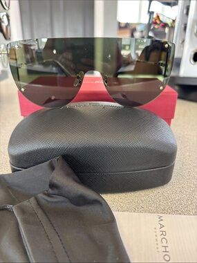Salvatore Ferragamo unisexy Shield Sunglasses — Green Lens, Black Case